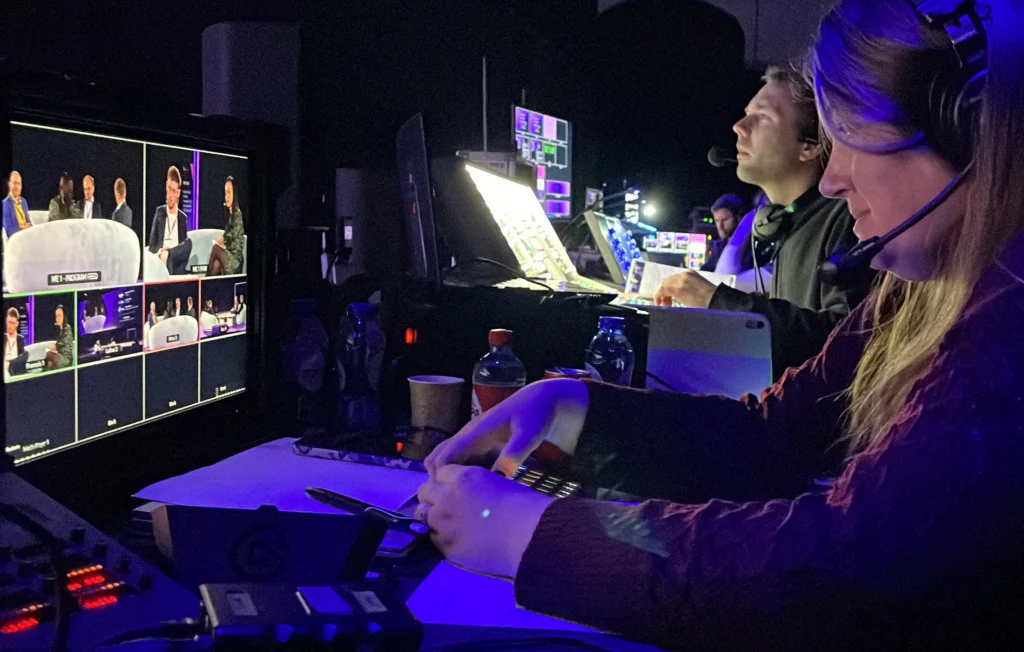 De showregie achter de schermen van Think NXT.